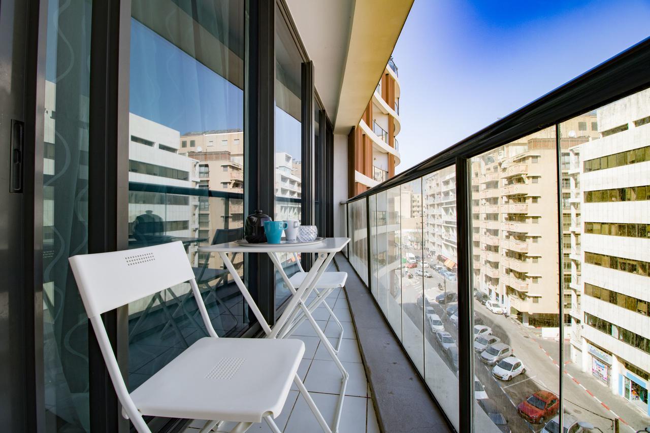 Sweethome26 Luxury Apt Close To The Beach & Free Parking Тель-Авів Екстер'єр фото
